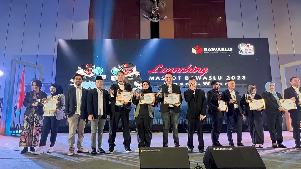 Bawaslu NTB Borong Tiga Penghargaan Terbaik Dalam Acara Anugerah Kehumasan