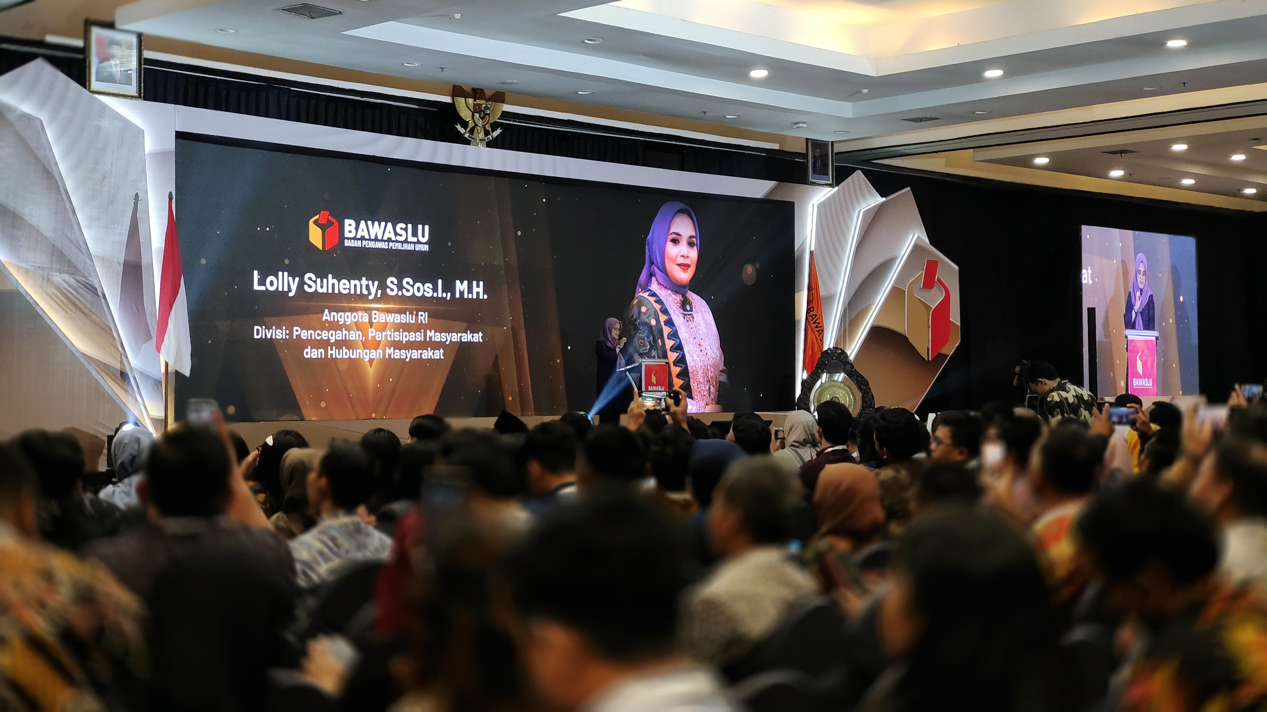 Lolly Suhenty Buka Rakornas Evaluasi Humas Bawaslu