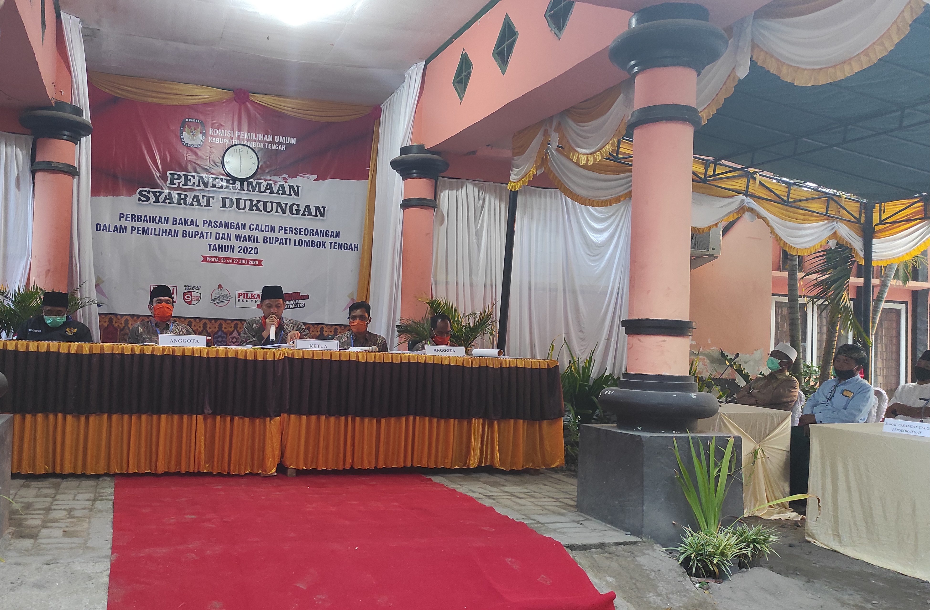 Penyerahan Berita Acara Dukungan Hasil Perbaikan Bapaslon Perseorangan