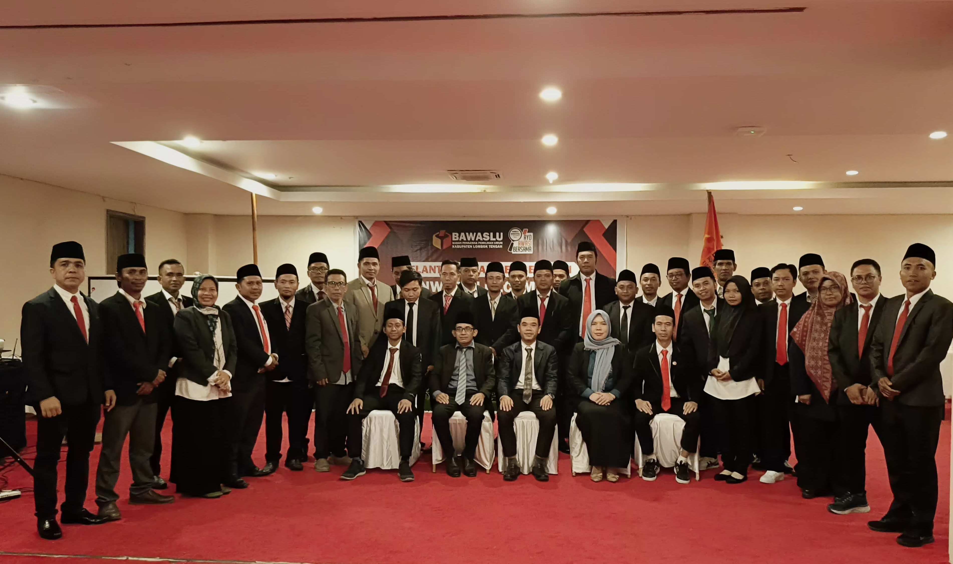 Tiga Puluh Enam Anggota Panwascam Kabupaten Lombok Tengah Resmi Dilantik