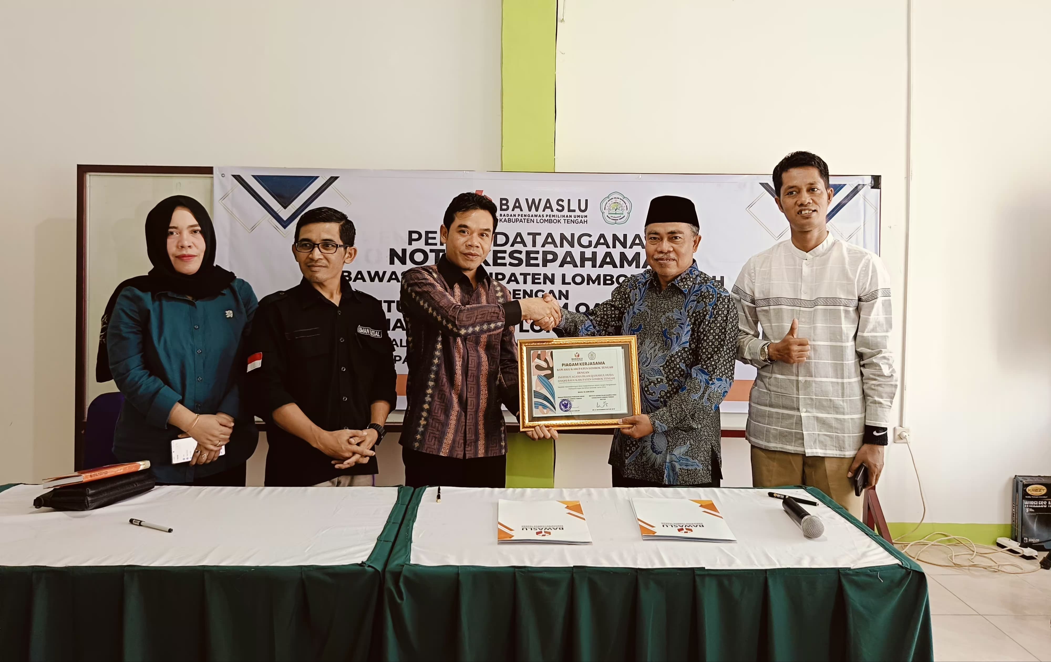 Bawaslu Lombok Tengah Jalin MOU Pengawasan Partisipatif Dengan IAIQH Bagu