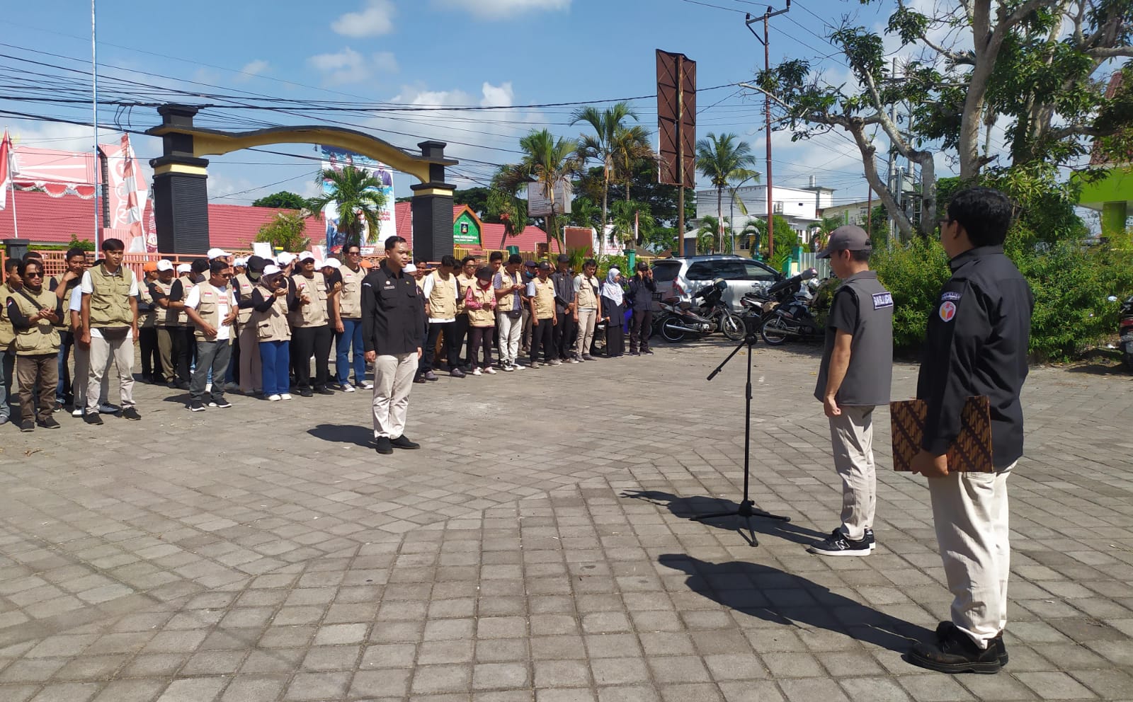 Hadapi Tahapan Masa Kampanye, Bawaslu Lombok Tengah Gelar Apel Siaga