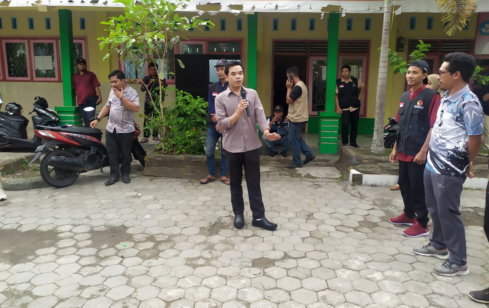 Ketua Bawaslu Lombok Tengah Pimpin Langsung Simulasi Pemungutan Suara