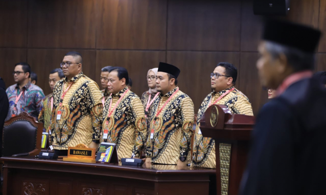 Seluruh Pimpinan Bawaslu Hadiri Putusan Sengketa Pilpres di MK