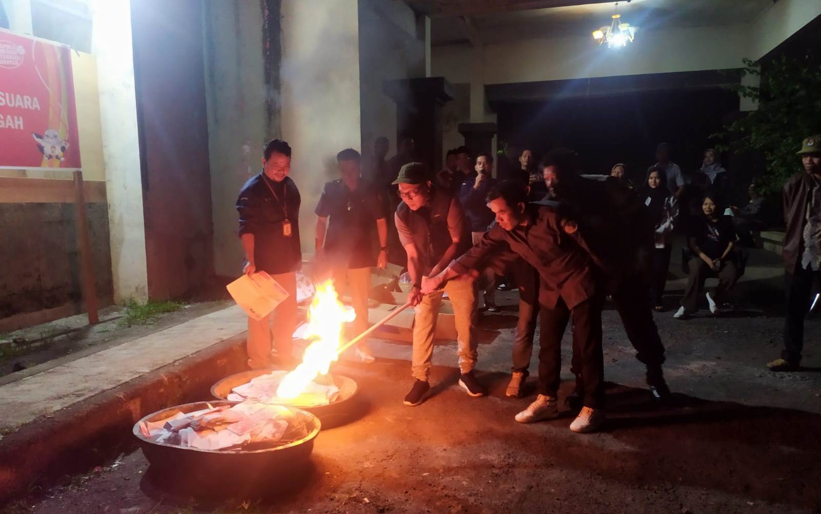 Bawaslu Hadiri Pemusnahan Ribuan Surat Suara Rusak dan Lebih