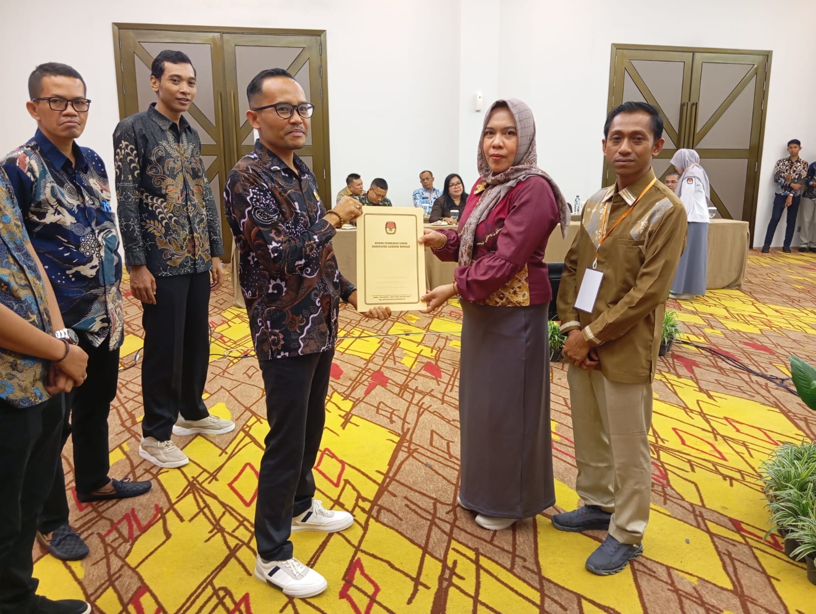 Bawaslu Lombok Tengah Hadiri Rapat Pleno calon Bupati dan Wakil Bupati Terpilih