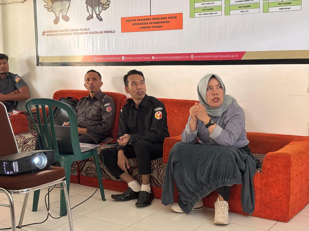 Gelar Diskusi DIM, Bawaslu Lombok Tengah Komitmen Perkuat Integritas Badan Ad Hoc