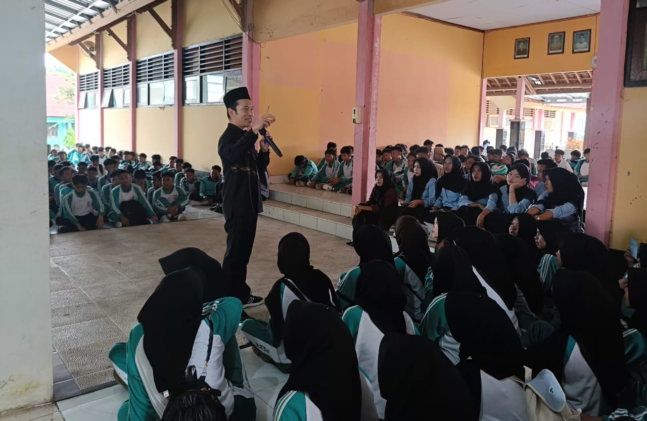 Kegiatan roadshow sosialisasi pengawasan partisipatif oleh Bawaslu Kabupaten Lombok Tengah, Jumat (25/07).