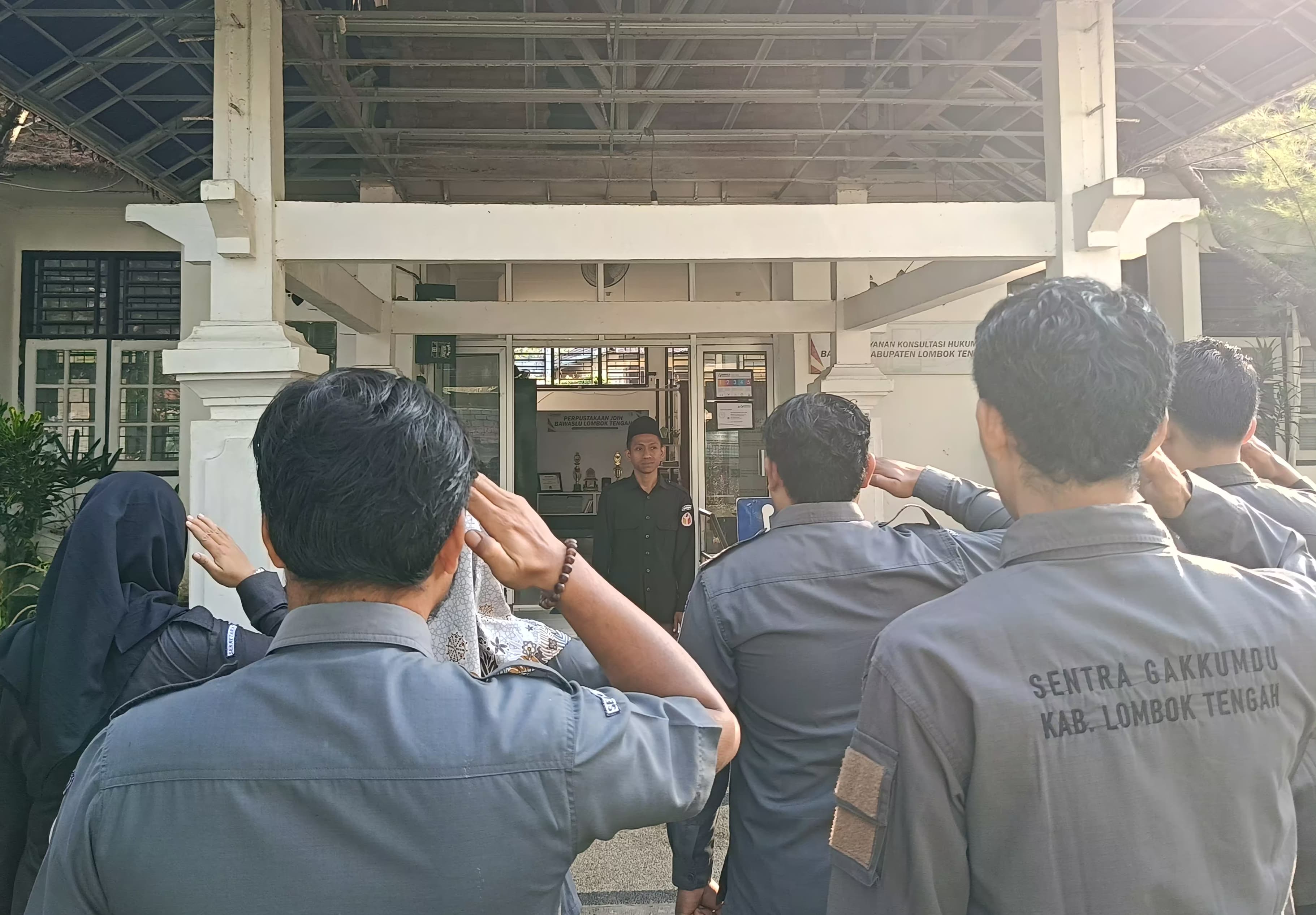 Bertindak Sebagai Pembina Apel, Abdul Muis Tekankan Profesionalisme dan Kemandirian Lembaga