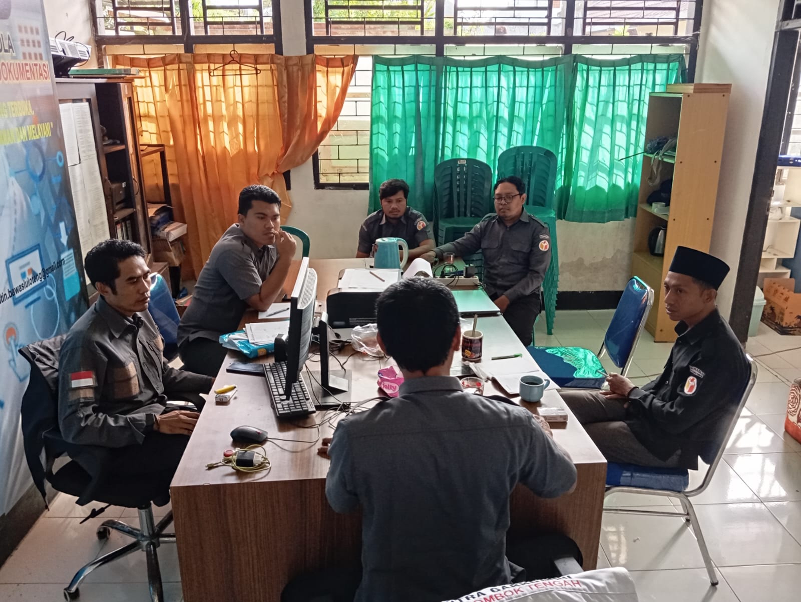 Bawaslu Lombok Tengah Gelar Diskusi Mingguan Bahas Putusan DKPP Terkait Etika Penyelenggara Pemilu