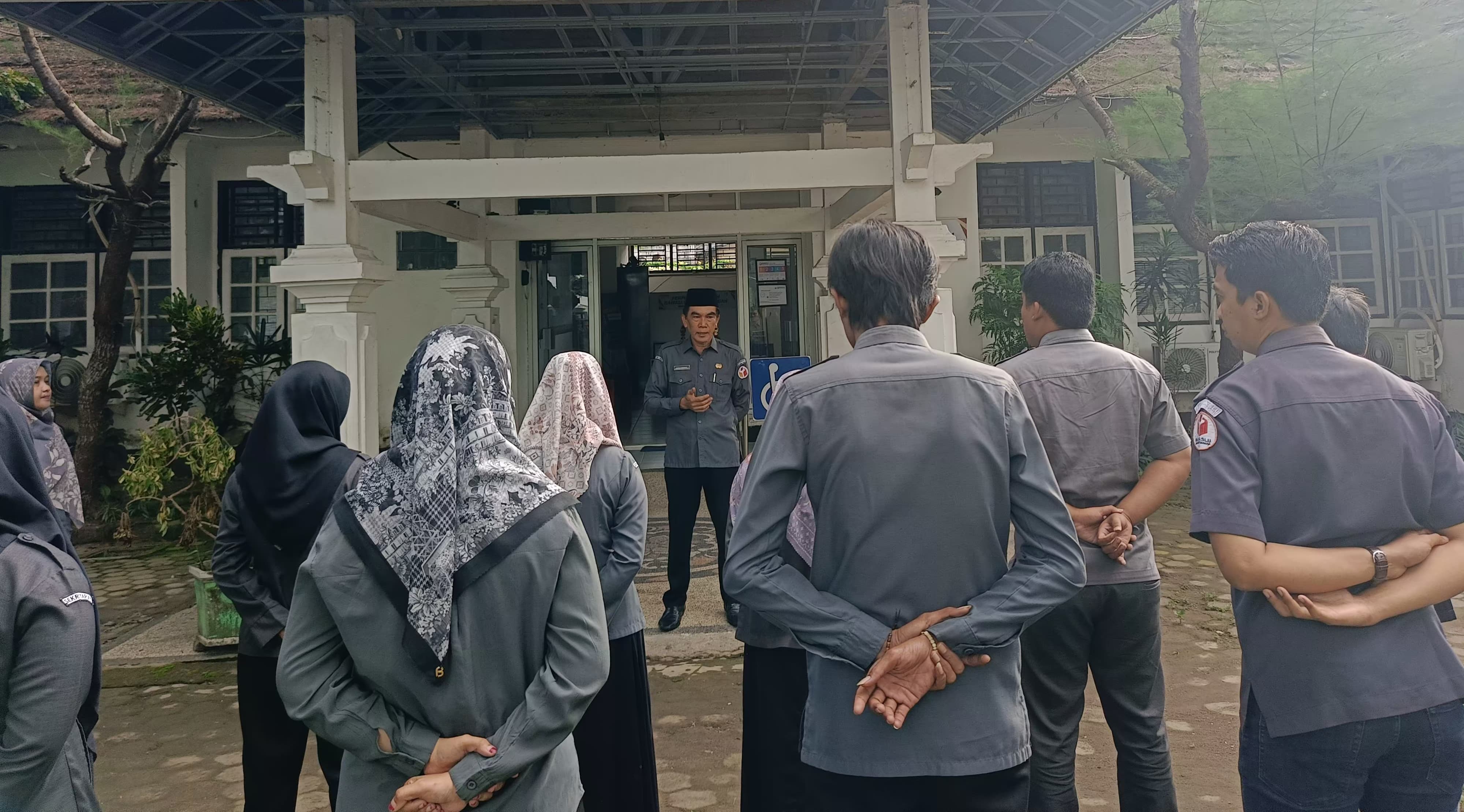 Bawaslu Lombok Tengah Gelar Apel Pagi, Kepala Sekretariat Sampaikan Rencana Rotasi Staf