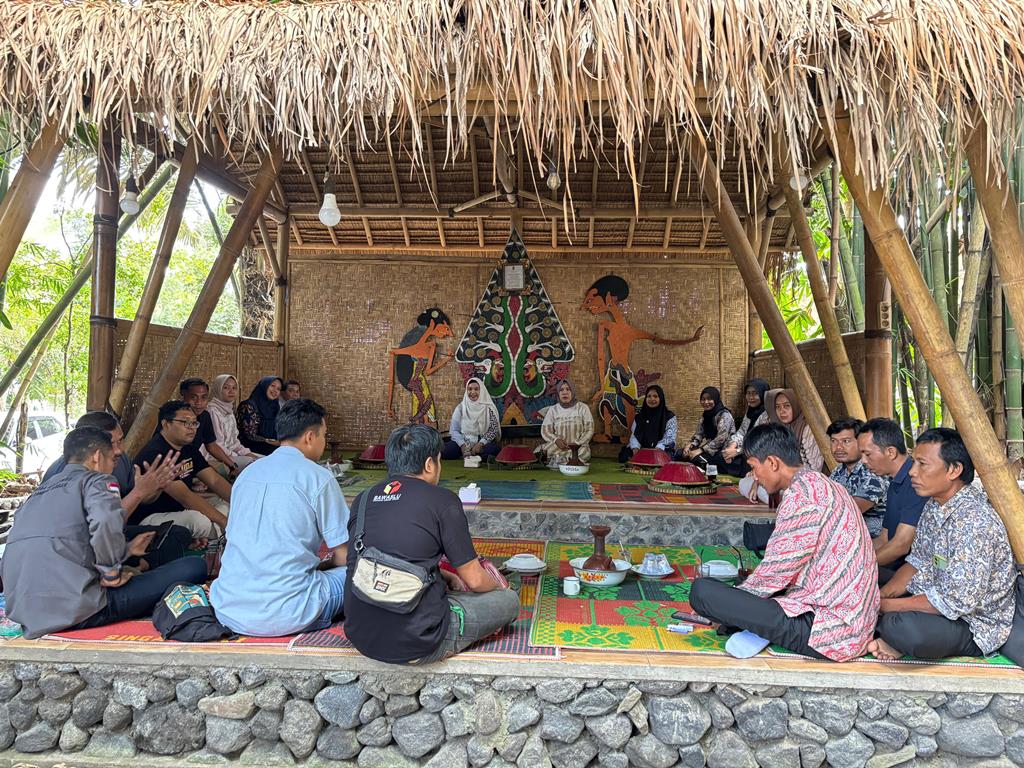 Bawaslu Lombok Tengah Gelar Syukuran Pelantikan PPPK di Pasar Bambu Bonjeruk