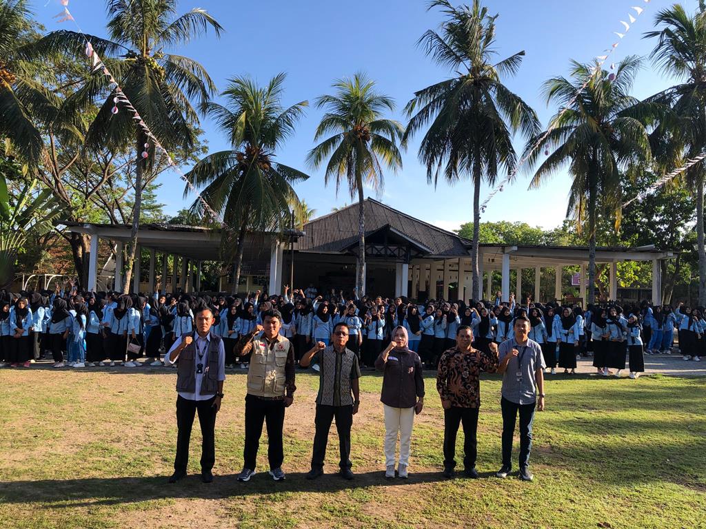 Gelar Sosialisasi Pengawasan Partisipatif di SMA Negeri 1 Jonggat, Bawaslu Lombok Tengah Tekankan Pentingnya Peran Generasi Muda Kawal Demokrasi