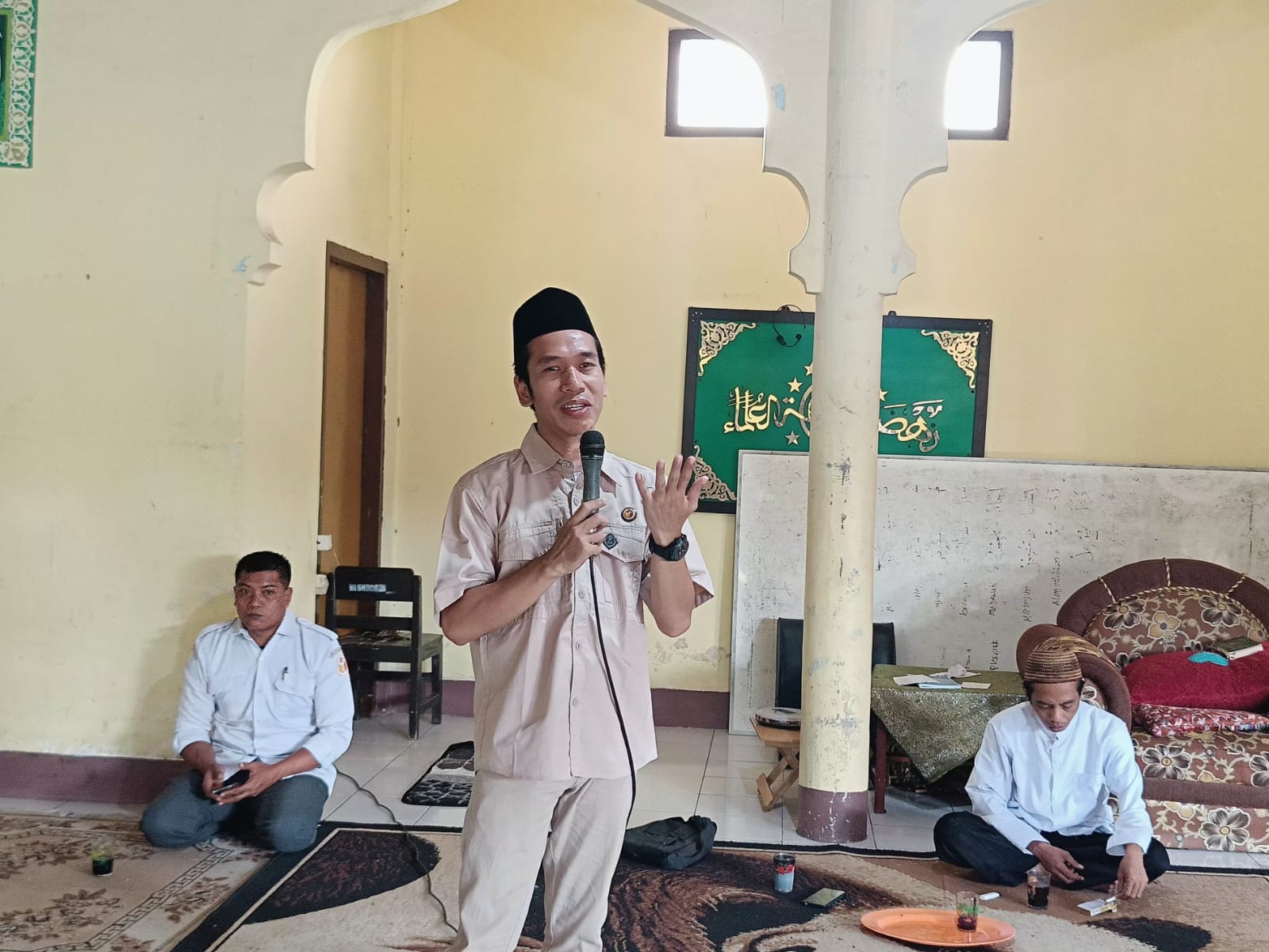 Sasar Kalangan Santri, Bawaslu Lombok Tengah Gelar Sosialisasi Pengawasan Pemilu Partisipatif di SMK Islam Ponpes Sirajul Huda