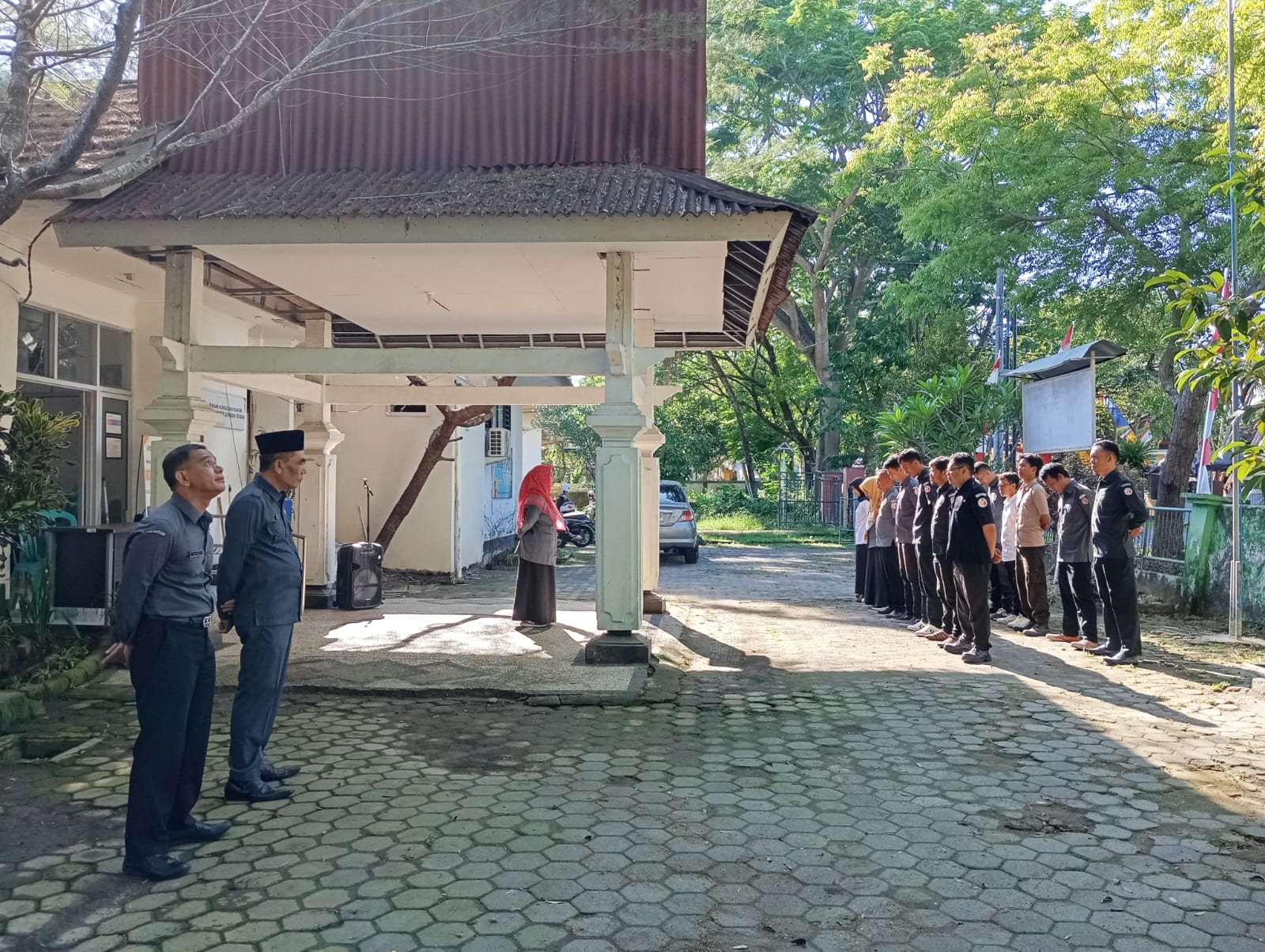 Ditengah Perubahan Musim, Bawaslu Lombok Tengah Imbau Staf Jaga Kesehatan