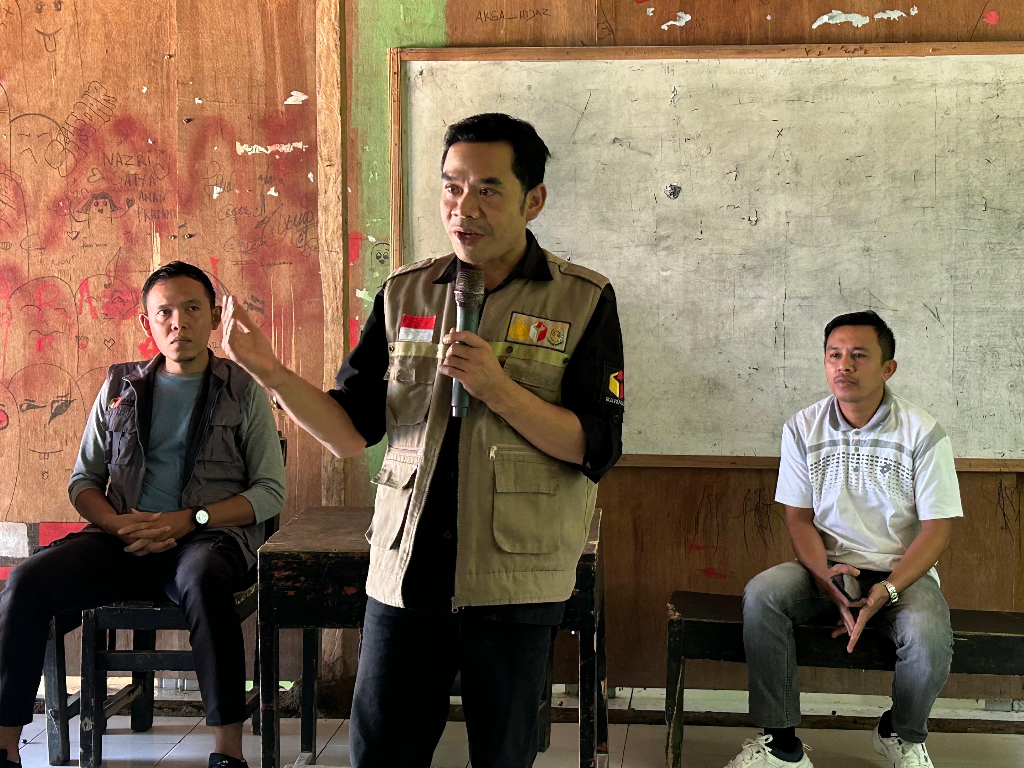 Bangun Kesadaran Demokrasi Sejak Dini, Bawaslu Lombok Tengah Edukasi Santri Nurul Irsyad