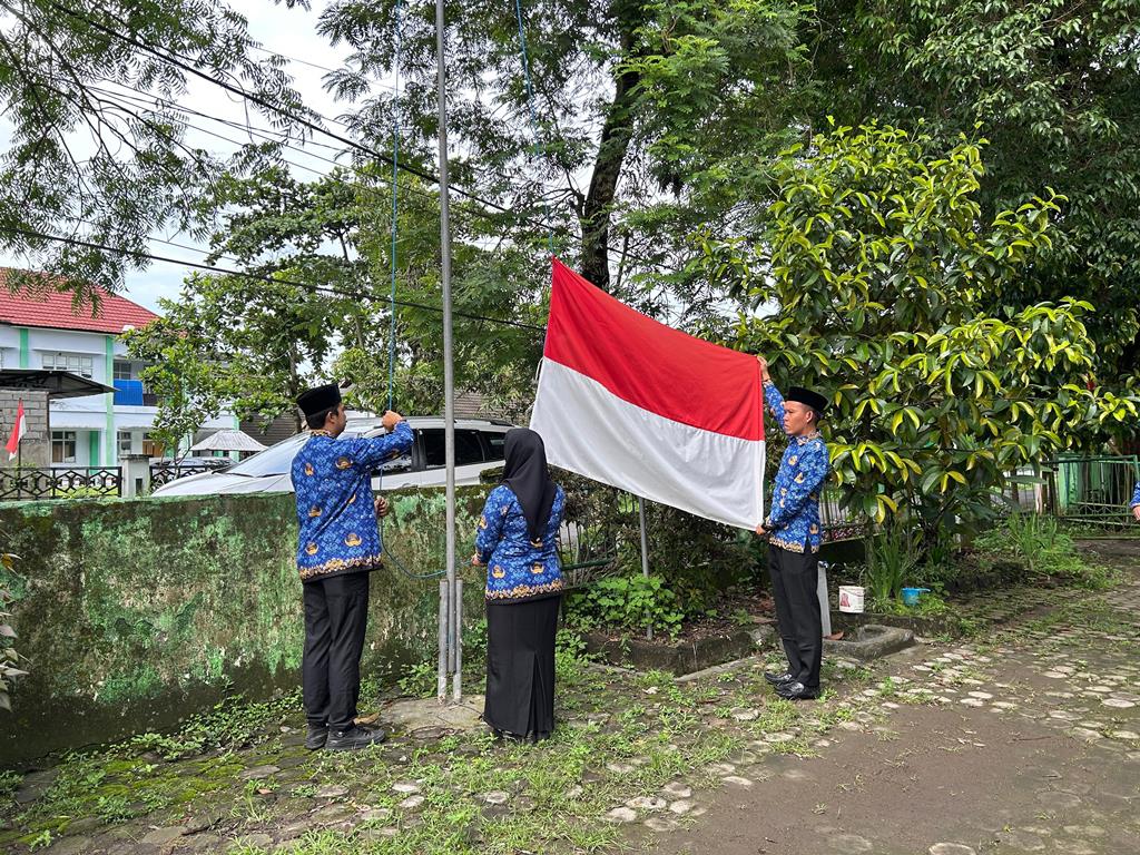 Bawaslu Lombok Tengah Gelar Upacara Peringatan Hari Pahlawan Nasional