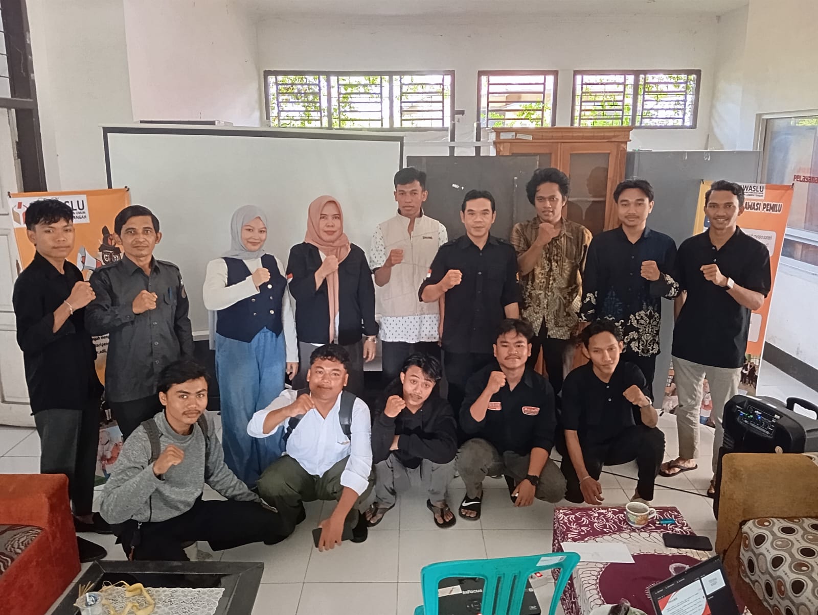  Bawaslu Kabupaten Lombok Tengah menerima audiensi pengurus Lembaga Pemantau Pemilu Perisai Demokrasi Bangsa (PDB), Selasa (06/01).