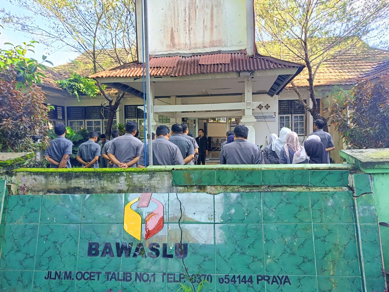 Bawaslu Kabupaten Lombok Tengah Gelar Apel Pagi, Ketua Tekankan Tertib Administrasi