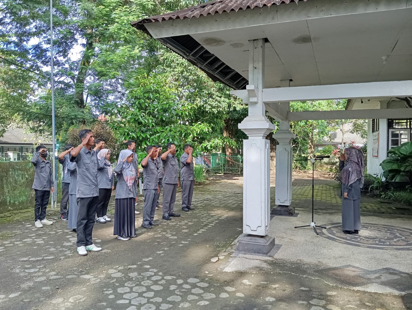 Sambut Tahun Baru 2026, Bawaslu Lombok Tengah Perkuat Semangat Kerja Lewat Apel Perdana