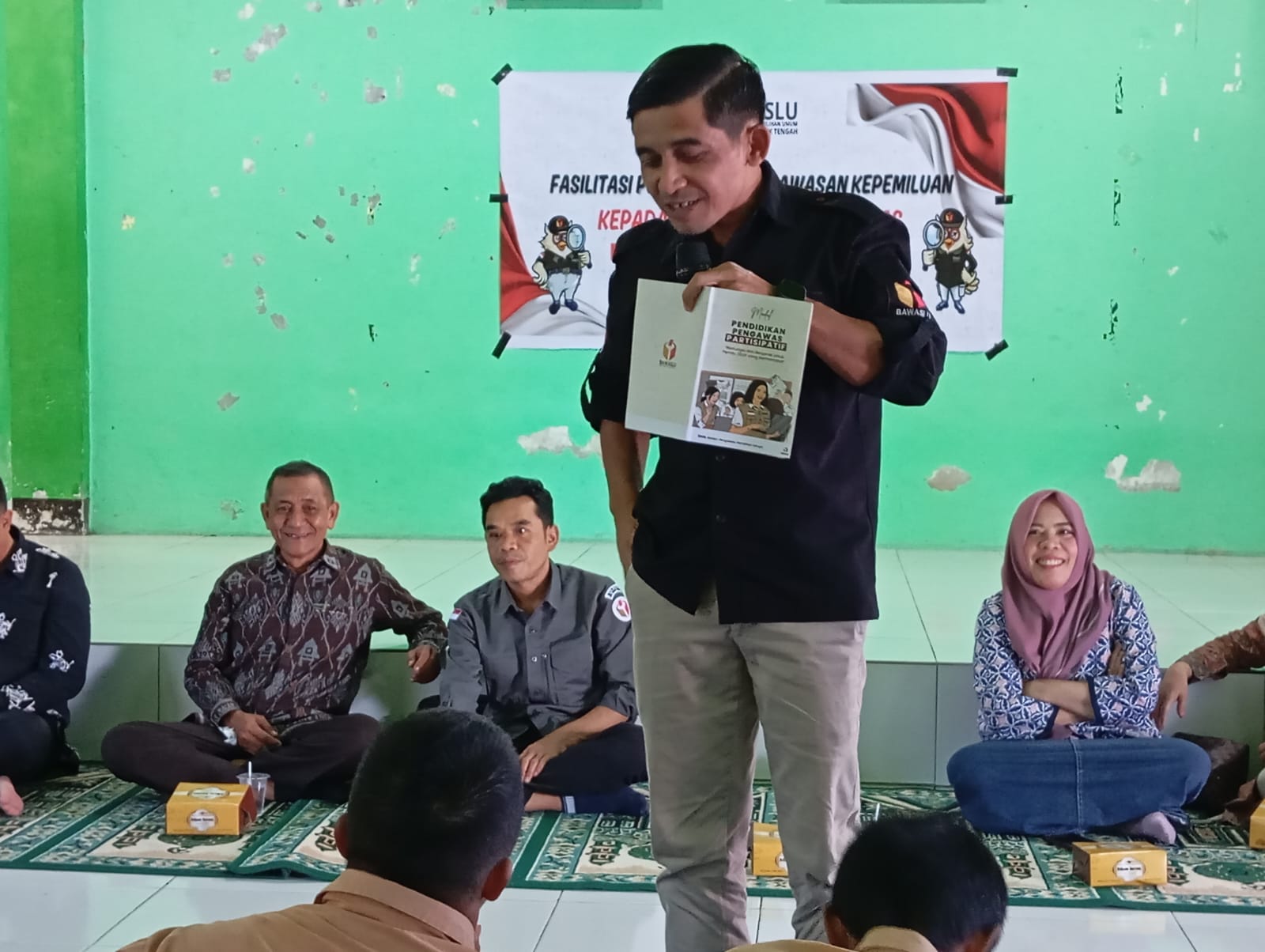 Edukasi Demokrasi Inklusif, Bawaslu Sosialisasikan Pengawasan Pemilu di SLBN 1 Lombok Tengah
