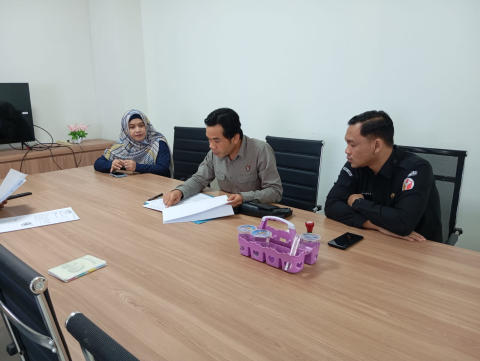Penandatanganan BAST pinjam pakai Kantor antara pemerintah Kabupaten Lombok Tengah dengan dengan Bawaslu, Jumat (14/03).