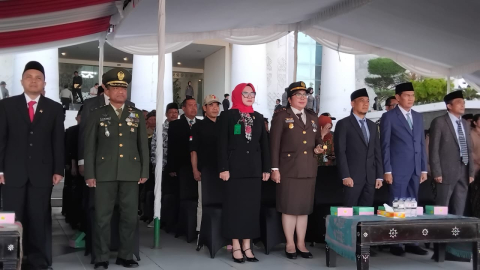 Hadiri Upacara Hari Bhayangkara ke-79, Bawaslu Lombok Tengah Tegaskan Komitmen Jaga Demokrasi