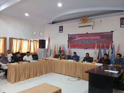Bawaslu Lombok Tengah Awasi Langsung Rapat Pleno Pemutakhiran Daftar Pemilih Berkelanjutan