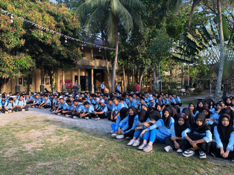 Gelar Sosialisasi Pengawasan Partisipatif di SMA Negeri 1 Jonggat, Bawaslu Lombok Tengah Tekankan Pentingnya Peran Generasi Muda Kawal Demokrasi