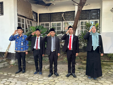 Bawaslu Lombok Tengah Gelar Upacara HUT RI ke-80