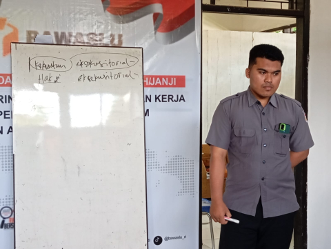 Diskusi Internal Bawaslu Lombok Tengah Bahas Tantangan Penyelesaian Sengketa Pemilu