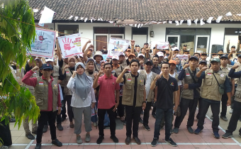 Bawaslu Lombok Tengah, Panwascam, dan PKD Lakukan Long March Untuk Sosialisasikan Pengawasan Pemilu