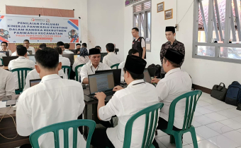 Panwascam Existing Lakukan Ujian Evaluasi Penilaian Kinerja di Bawaslu Lombok Tengah