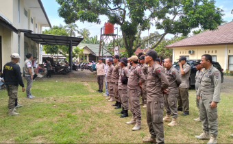 Masuki Masa Tenang, Bawaslu Bersama Pemkab Lombok Tengah Lakukan Penertiban APK