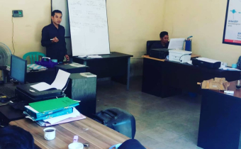 Meningkatkan kapasitas pengawasan, Bawaslu Kab. Loteng Kordiv. PHL diskusi bersama seluruh staf