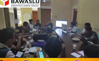 Rapat Koordinasi Terkait Dengan Pengawasan Tahapan Verfak Bapaslon Perseorangan
