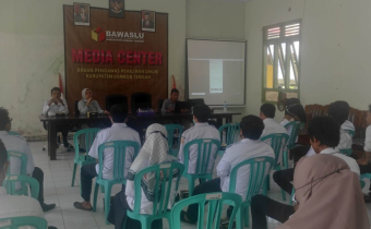 Perkuat Fungsi Kehumasan, Bawaslu Loteng Gelar Rapat Internal