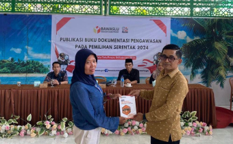  Bawaslu Kabupaten Lombok Tengah menggelar agenda publikasi buku dokumentasi pengawasan pada Pilkada serentak 2024, Selasa (04/02).