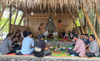 Bawaslu Lombok Tengah Gelar Syukuran Pelantikan PPPK di Pasar Bambu Bonjeruk