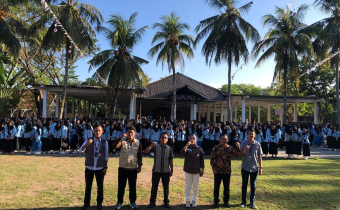 Gelar Sosialisasi Pengawasan Partisipatif di SMA Negeri 1 Jonggat, Bawaslu Lombok Tengah Tekankan Pentingnya Peran Generasi Muda Kawal Demokrasi